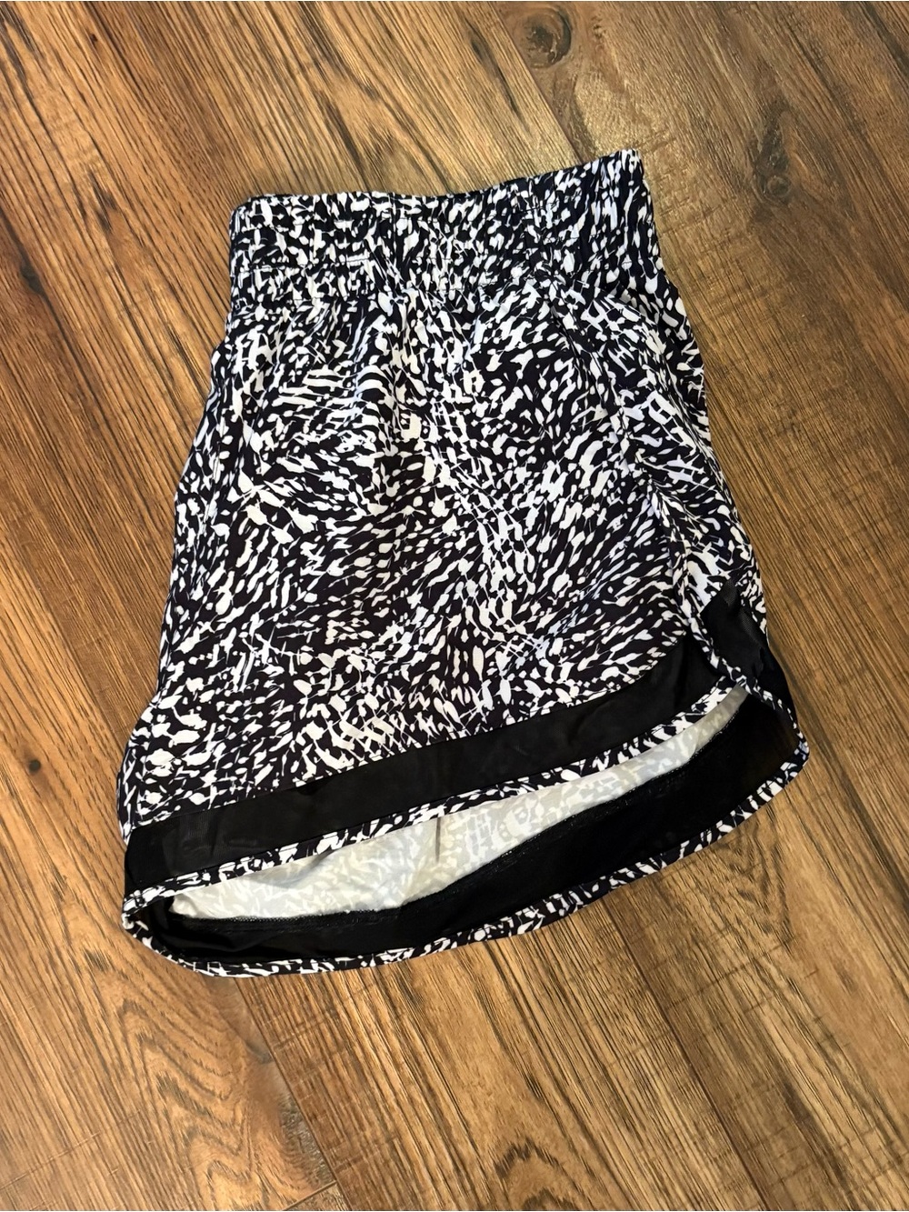 Athletica High-Rise Black and White Printed Shorts Size M